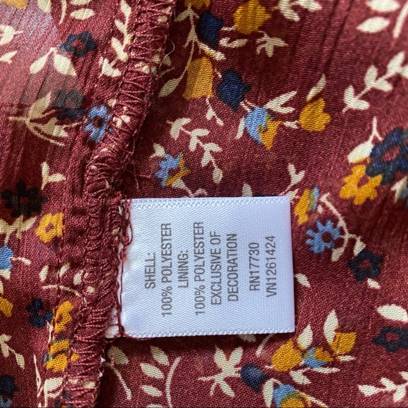 V neck dress w elastic waist. Size small Beautiful print perfect for fall! - Picture 7 of 8